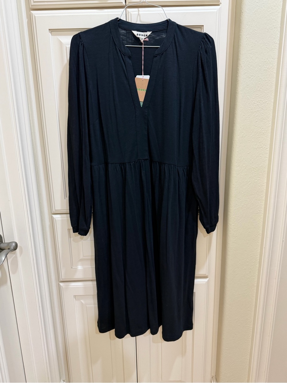 Boden Naomi Relaxed Jersey Long-Sleeve V-Neck Black Midi Dress